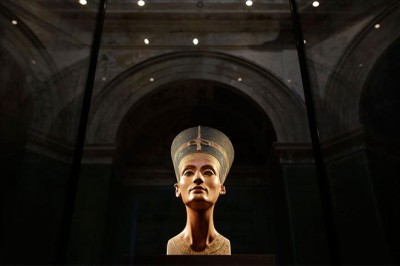 Mısır’ın En Esrarengiz Kraliçesi – Nefertiti
