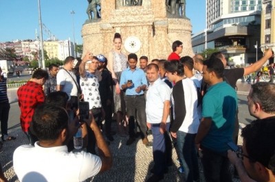 Taksim'de 2.05 Metrelik Basketbolcu