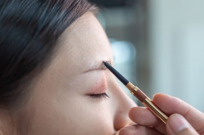 Doğal Kaş Makyajı Nasıl Uygulanır?