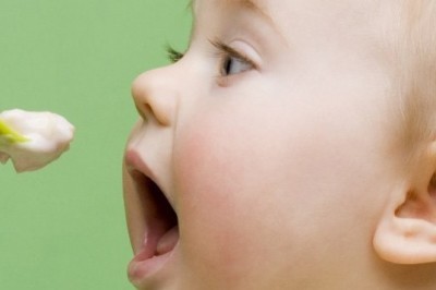 4 Adımda Bebeklerde Ek Gıdaya Geçiş